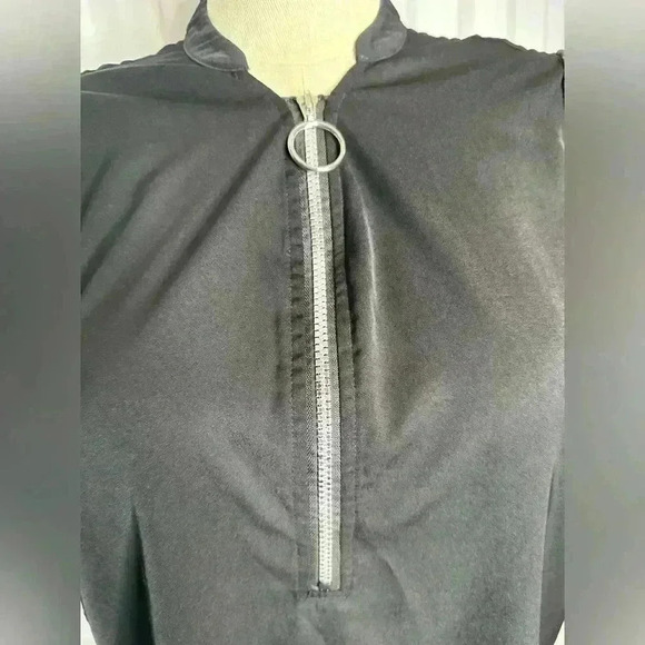 Women's Black Short Sleeve Blouse (570) - Picture 8 of 12